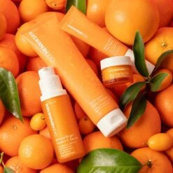 Truth Banana Bright Glow Serum, 30 Ml -Clarins Salgsbutik ole henriksen truth banana bright glow serum 30 ml 4