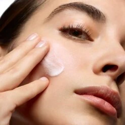 Yves Saint Laurent Pure Shots Light Up Brightening Serum Refill, 30 Ml -Clarins Salgsbutik yves saint laurent pure shots light up brightening serum refill 30 ml 3